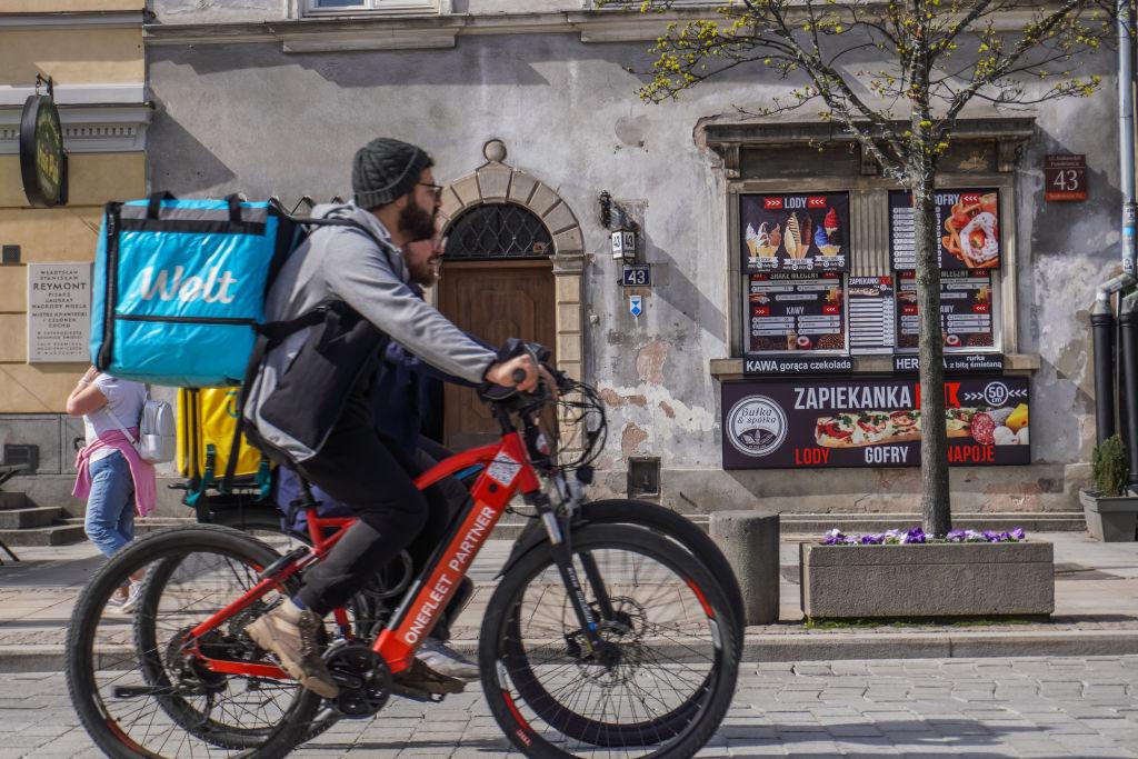 imigranci Polska praca dostawa jedzenia migracje