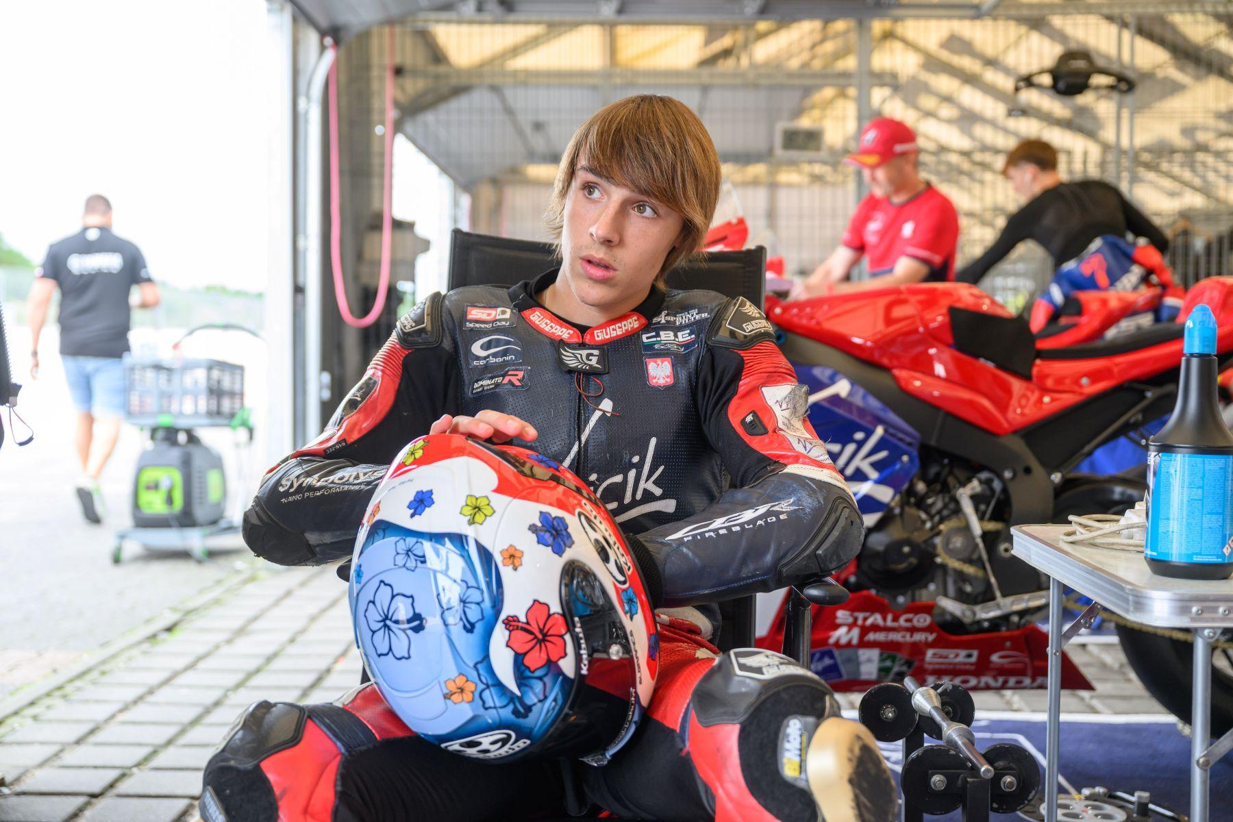 Na zdjęciu najlepszy polski motocyklista Milan Pawelec