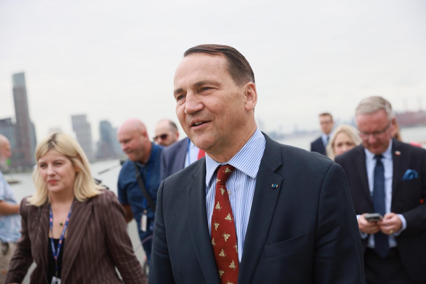 Na zdjęciu wicepremier i minister spraw zagranicznych RP Radosław Sikorski (w środku) w Nowym Jorku, 22 września 2025 r.