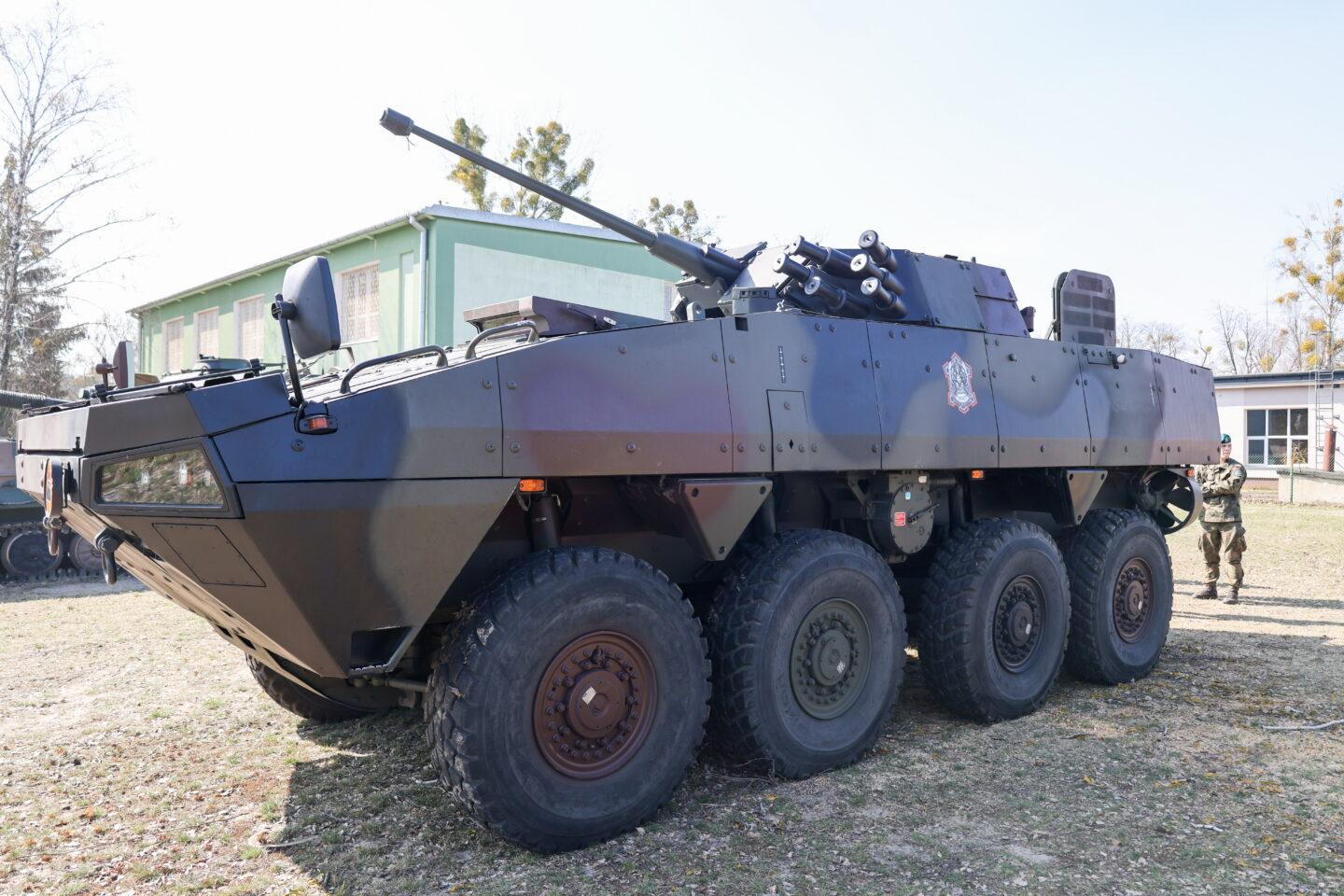 Kołowy Transporter opancerzony Rosomak