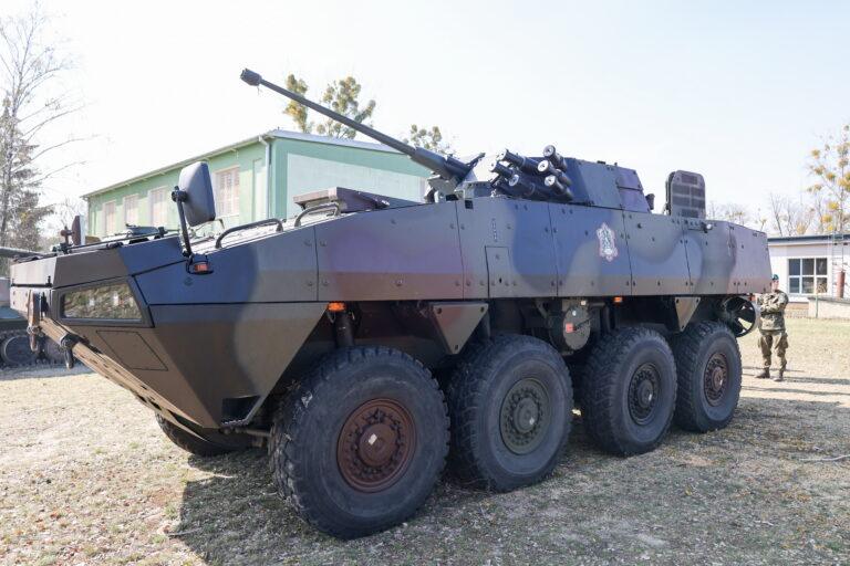 Na zdjęciu transporter opancerzony Rosomak