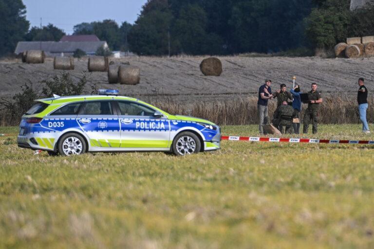Na zdjęciu miejsce upadku rosyjskiego drona w miejscowości Wohyń