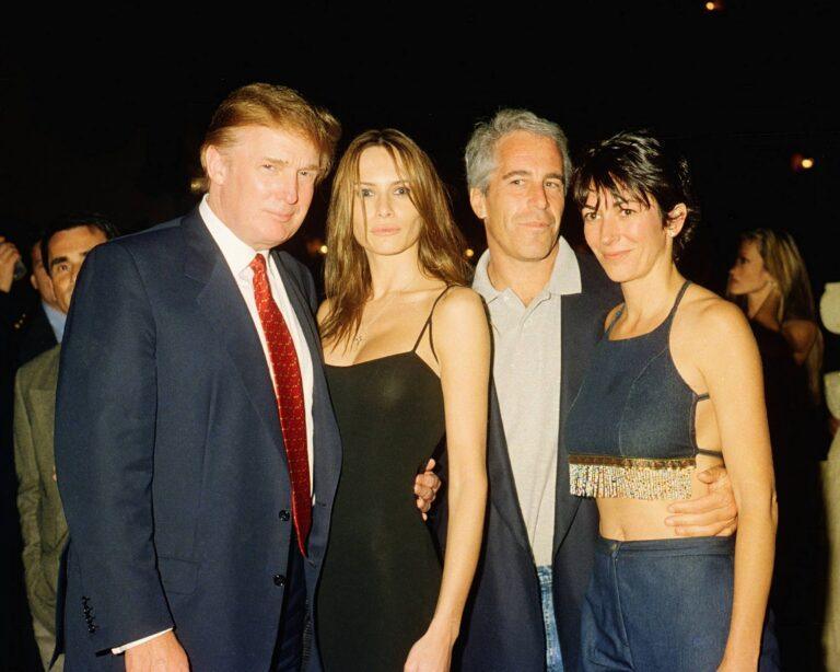 Od lewej: Donald Trump, jego przyszła żona i Pierwsza Dama USA Melania Knauss, Jeffrey Epstein oraz Ghislaine Maxwell pozują do wspólnego zdjęcia w Mar-a-Lago na Florydzie, 12 lutego 2000 r.