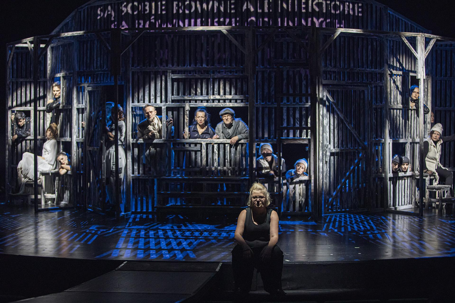 Scena ze spektaklu „Folwark zwierzęcy”.