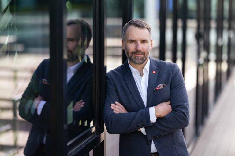 Bartosz Kwieciński na czele Expandera stanął w 2023 roku. Wcześniej zajmował się sprzedażą i biznesem nieruchomościowym w tej firmie, był też doradcą finansowym w konkurencyjnych firmach. Fot. Expander