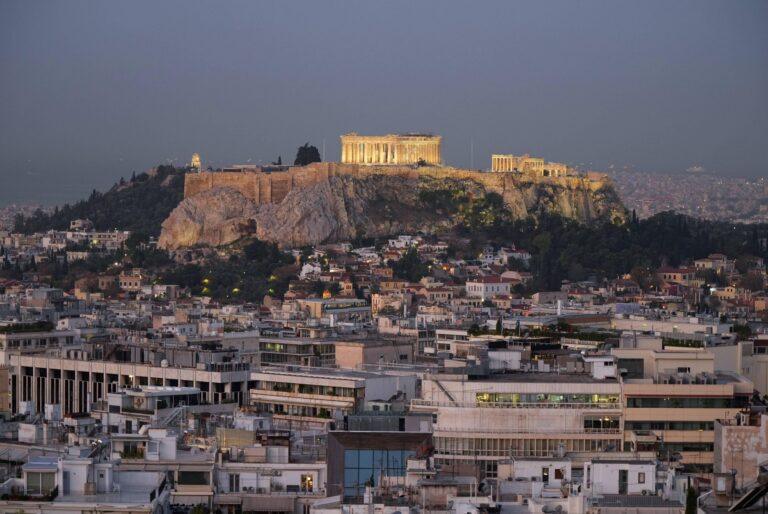 Na zdjęciu: Ateny, widok na Akropol