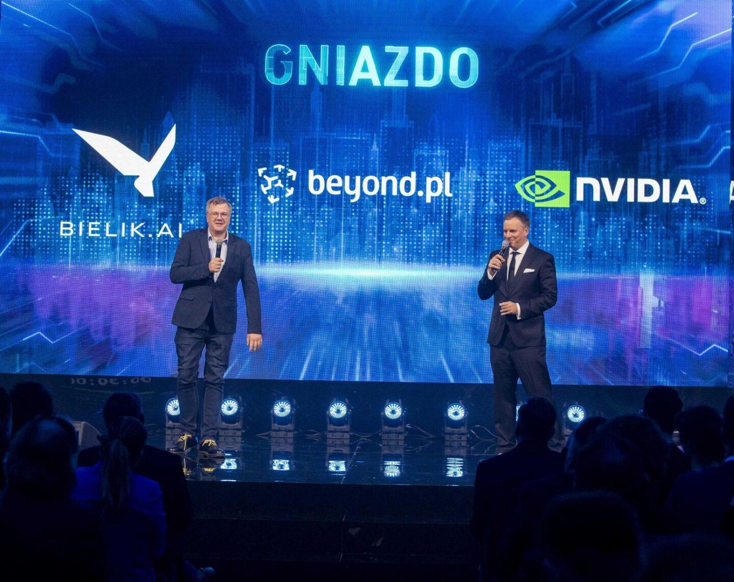 Na zdjęciu ogłoszenie inicjatywy "Gniazdo" przez prezesów Bielik.AI i Beyond.pl