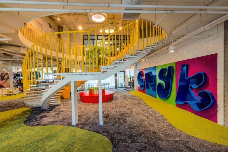 Zdjęcie przedstawia biuro Grupy Smyk