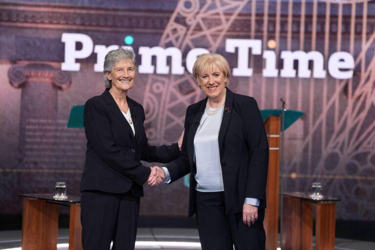 Na zdjęciu: Catherine Connolly(z lewej) i Heather Humphreys