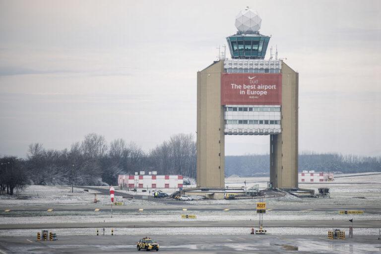 Na zdjęciu wieża kontroli lotów na lotnisku w Budapeszcie