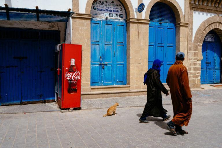 Automat Coca Cola na ulicy w Maroku