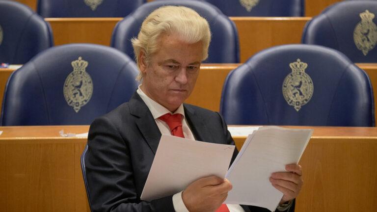 Geert Wilders, lider antyimigranckiej i antyislamskiej Partii Wolności (PVV), ogłosił wyjście swojego ugrupowania z koalicji po tym, jak pozostali jej członkowie odmówili poparcia jego skrajnych planów dotyczących „najostrzejszej polityki azylowej w historii”.