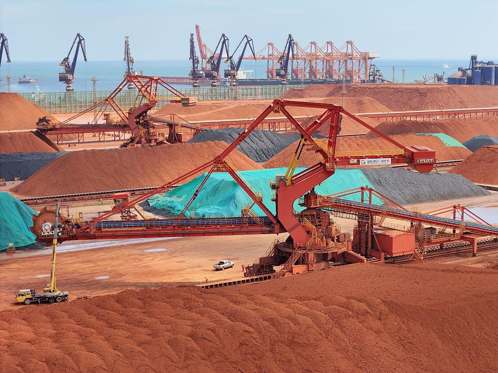 Chiny przykręcają śrubę w sprawie metali ziem rzadkich. Co to oznacza dla wojska?