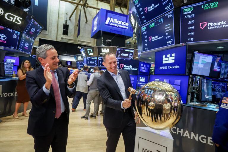 Na zdjęciu debiut giełdowy Uniwersytetu Pheonix na Wall Street