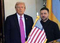 Prezydent USA Donald Trump (z lewej) i prezydent Ukrainy Włodymyr Zełenski na zdjęciu z października 2025 r.