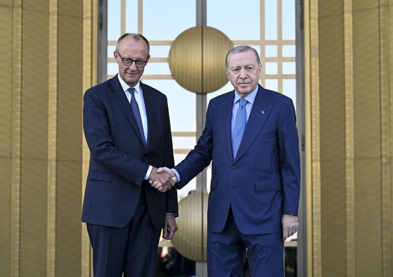 Erdogan i Merz uścisk dłoni