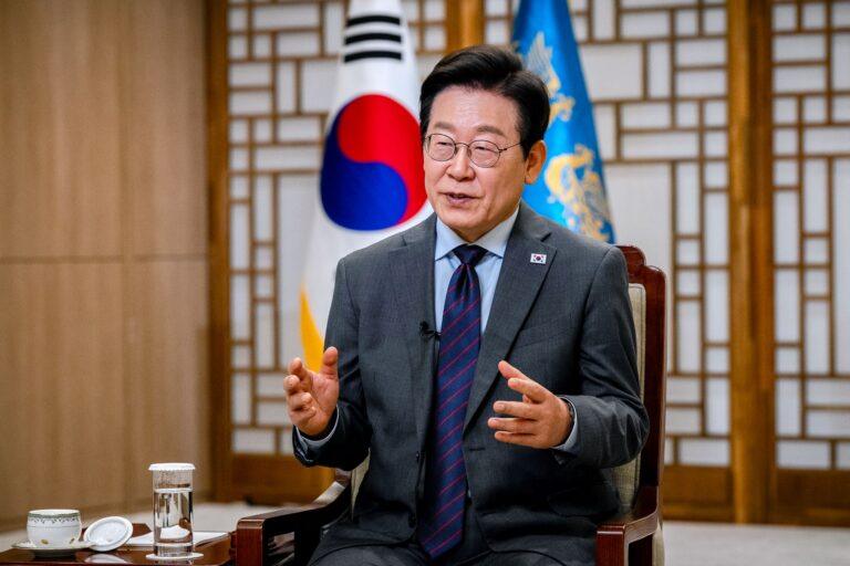 Na zdjęciu prezydent Korei Południowej Li Dze Mjung