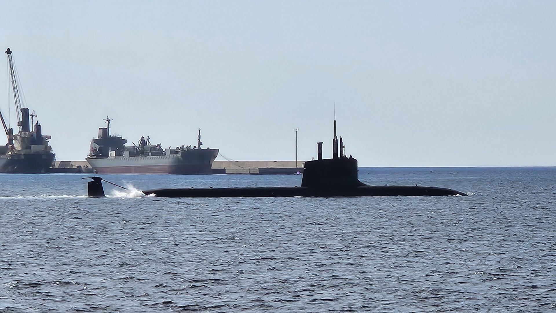 "Isaac Peral" (S-81, pierwszy z serii okrętów typu S-80 Plus) wychodzi z bazy w Cartagenie