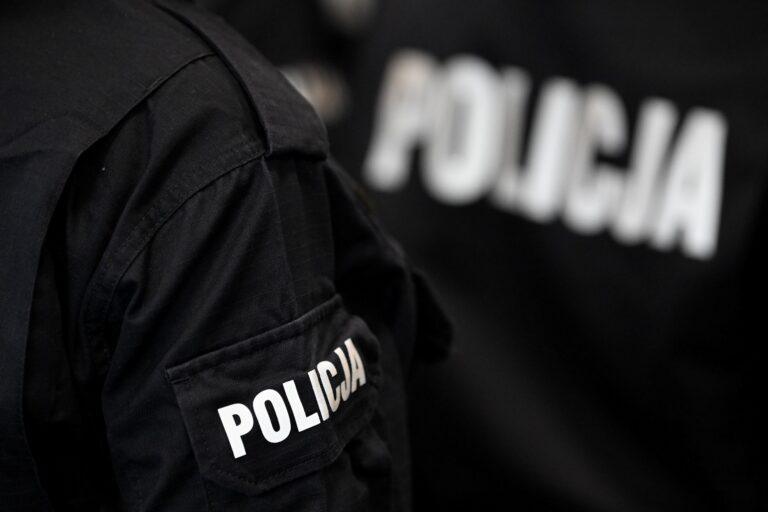 Na zdjęciu: policjanci