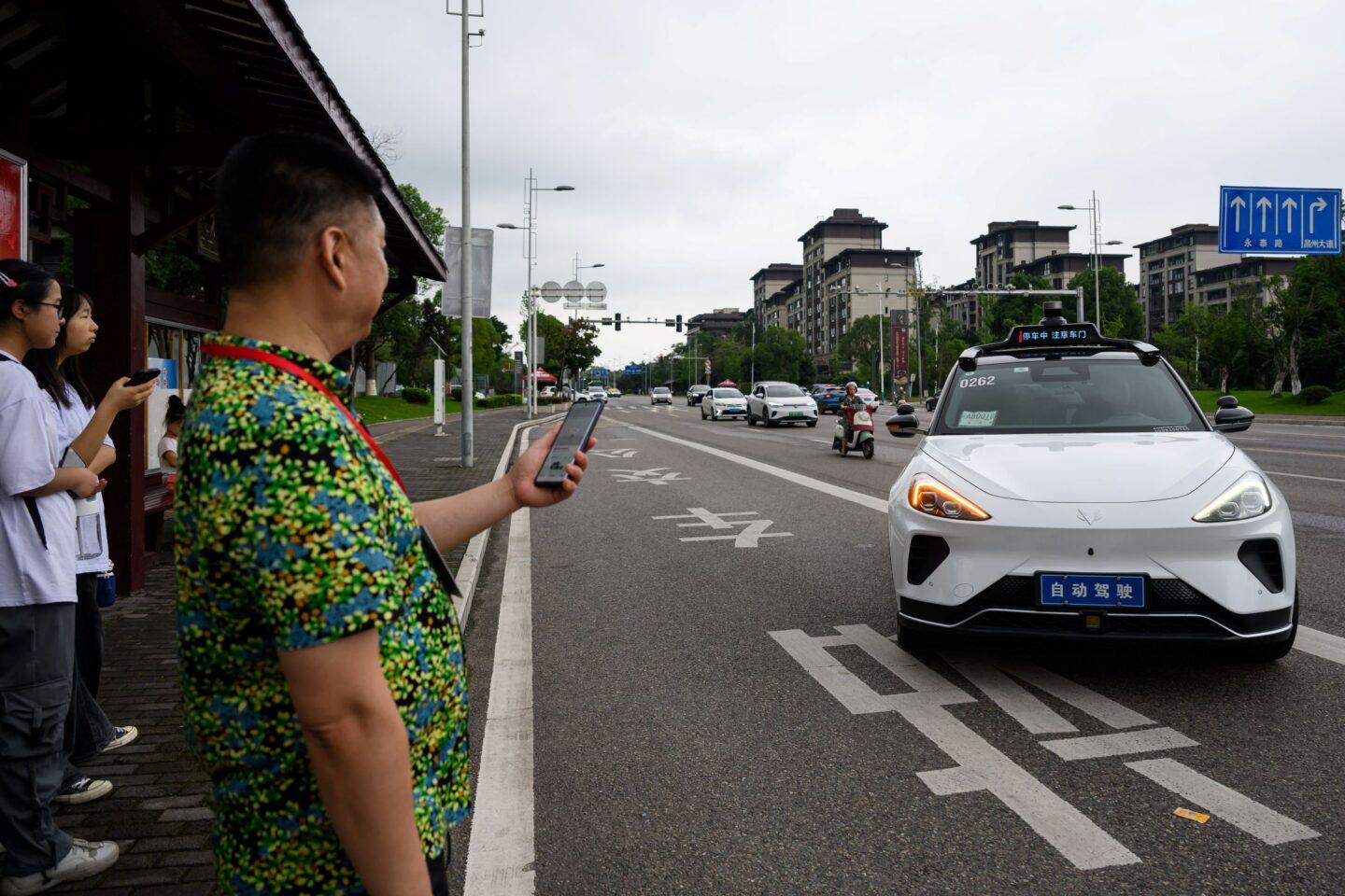 robotaksówka firmy Apollo Go w Chinach