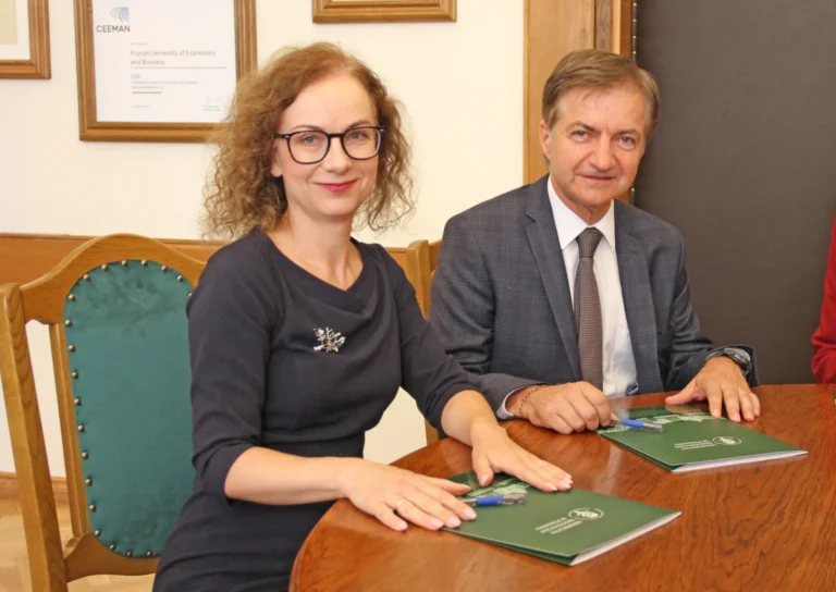 Prof. Barbara Jankowska, rektor UEP, Mirosław Skiba, prezes SGB Banku, kapitał żelazny