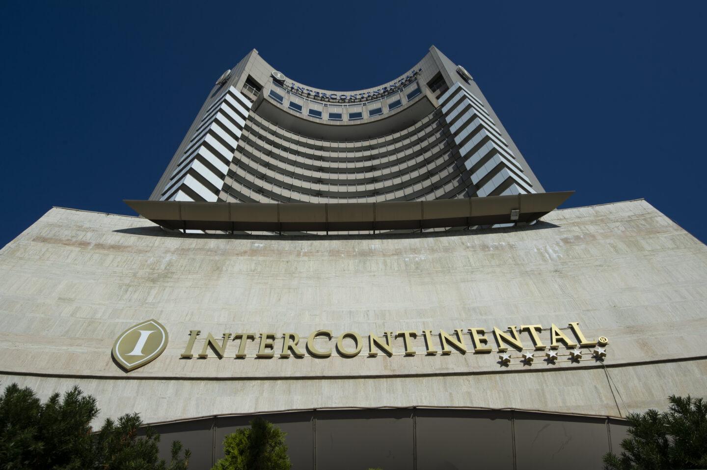 Hotel Intercontinental Bucharest, postawiony w stylu brutalistycznym, pięciogwiazdkowy hotel w centrum rumuńskiej stolicy. Najwyższy obiekt hotelowy w kraju, jeden z symboli Bukaresztu.