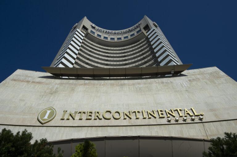 Hotel Intercontinental Bucharest, postawiony w stylu brutalistycznym, pięciogwiazdkowy hotel w centrum rumuńskiej stolicy. Najwyższy obiekt hotelowy w kraju, jeden z symboli Bukaresztu.