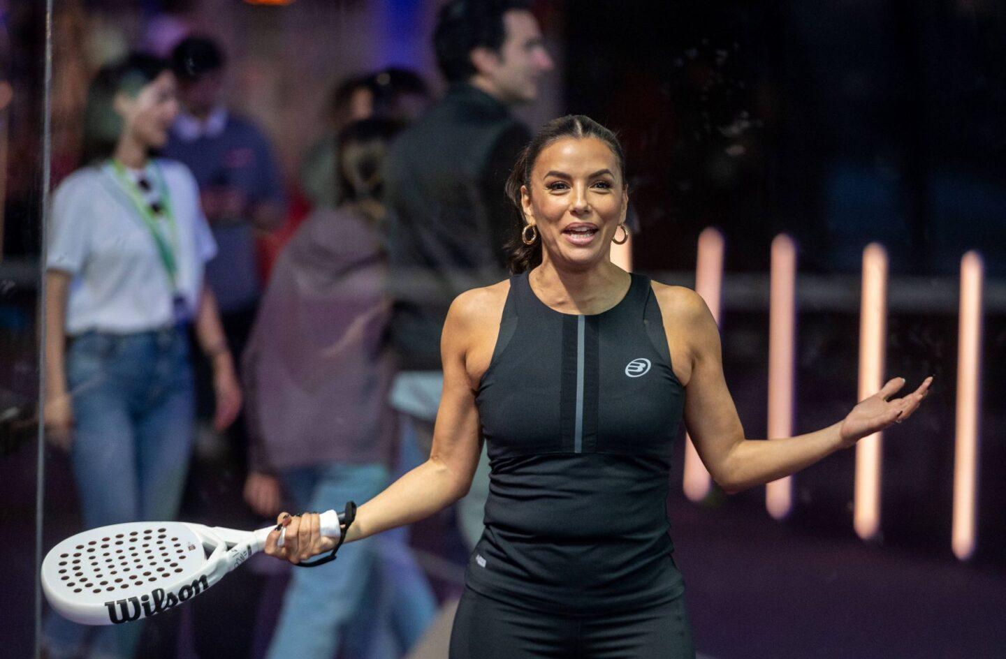 Na zdjęciu aktorka Eva Longoria podczas gry w padla.