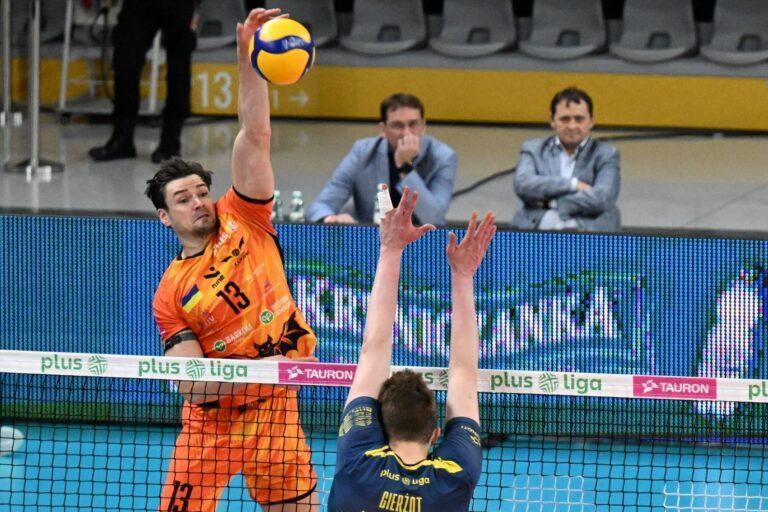 Na zdjęciu siatkarz Wasyl Tupczij, atakujący klubu Barkom Każany Lwów