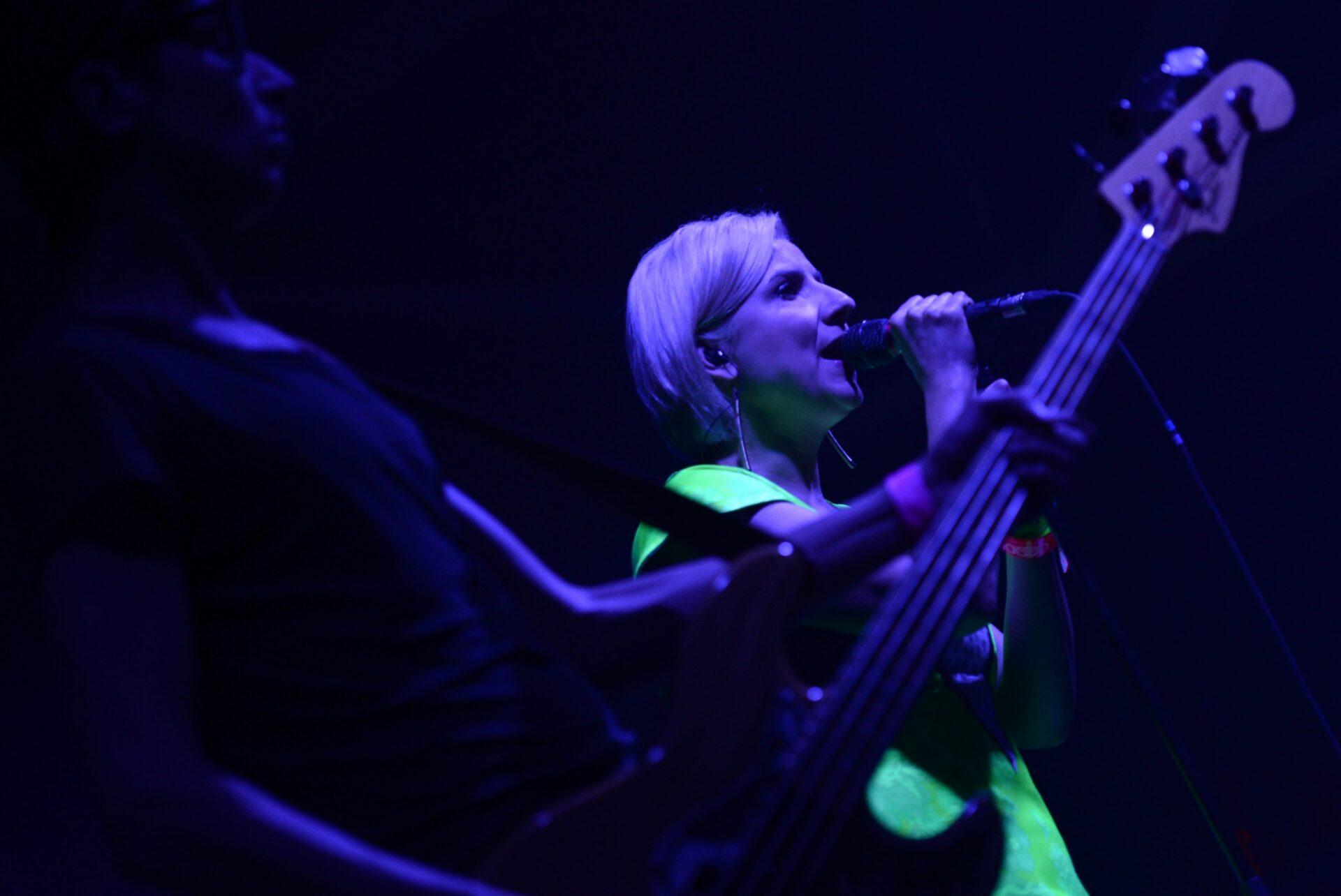 Novika podczas koncertu