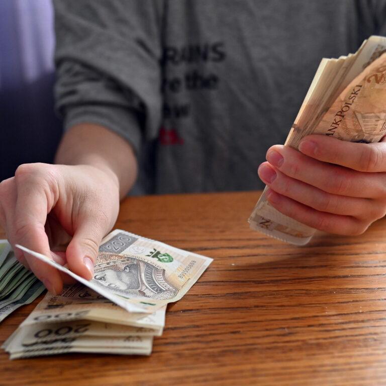 Nowa definicja płacy minimalnej. Rząd bierze się za „dodatki", a firmy będą mieć wydatki