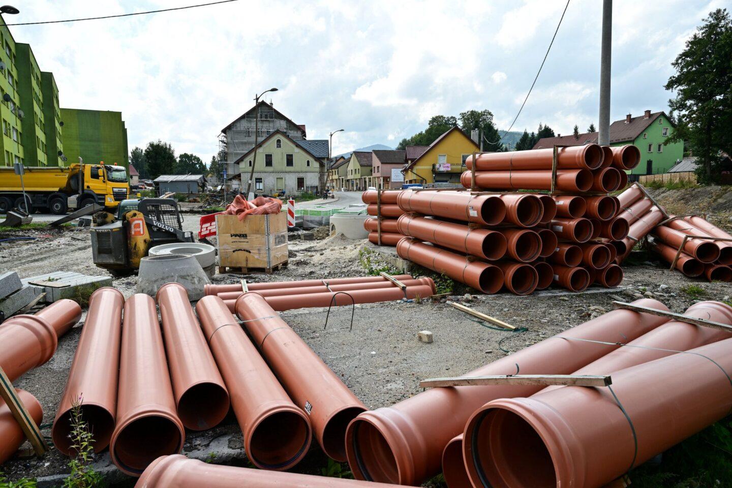 Na zdjęciu: Odbudowa Stronia Śląskiego po powodzi