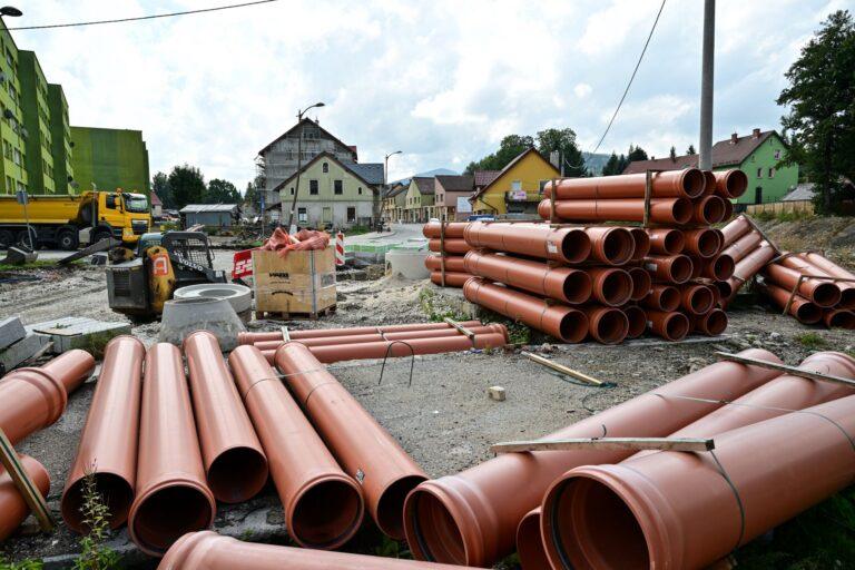 Na zdjęciu: Odbudowa Stronia Śląskiego po powodzi