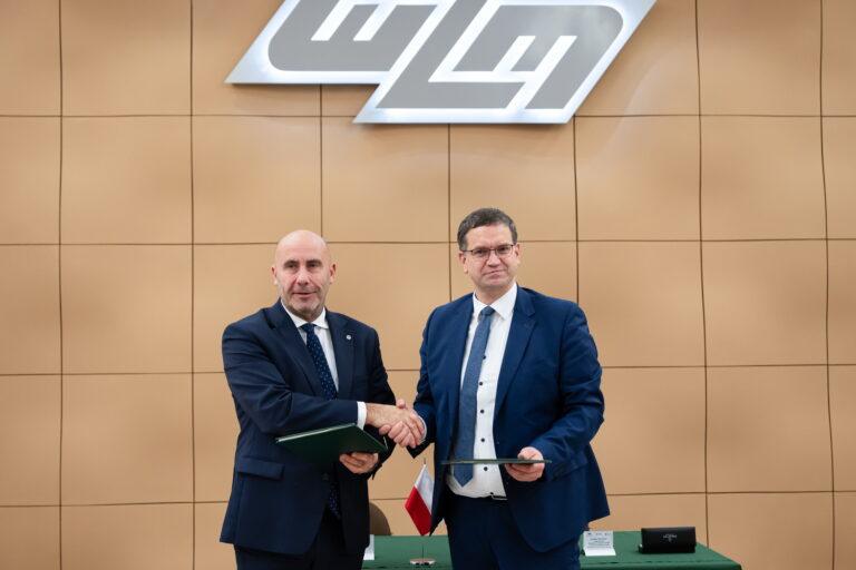 Adam Leszkiewicz, Bjorn Bernhard