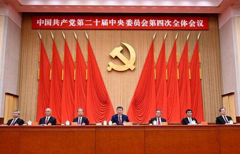 Xi Jinping na IV Plenum Komitetu Centralnego Komunistycznej Partii Chin 20-23 października 2025 roku.