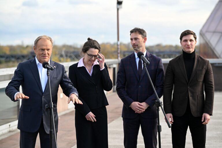 Na zdjęciu (od lewej): premier Donald Tusk, prezes POLSA Marta Wachowicz, astronauta ESA Sławosz Uznański-Wiśniewski i prezes ICEYE Rafał Modrzewski