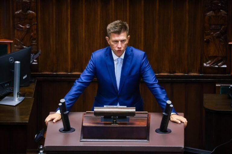 Poseł Polski 2050 Ryszard Petru na sali plenarnej Sejmu w Warszawie