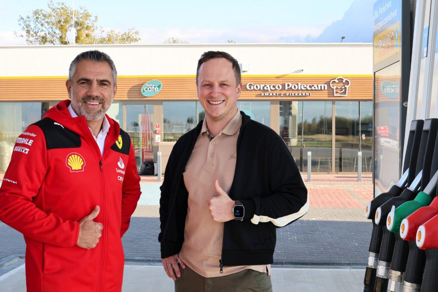 Tomasz Bartos, dyrektor rozwoju sieci Shell, i mówi Bartłomiej Rychcik, właściciel i prezes spółki Enata Bread stojącej za siecią Gorąco Polecam