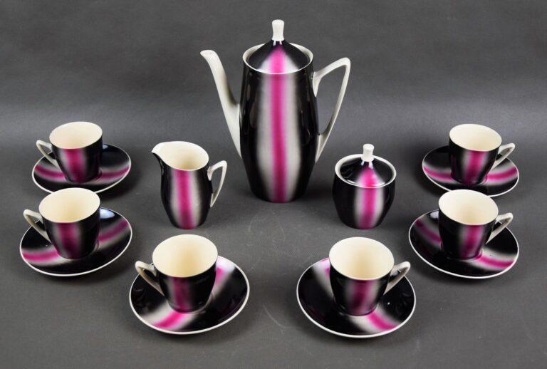 Serwis „Opole” zaprojektowany został w 1963 r. i wdrożony do produkcji przez Zakłady Porcelitu Stołowego w Tułowicach. O ile zagościł na rynku w różnych wariantach malatury, kolekcjonerzy naczęściej poszukują dekoracji o abstrakcyjnych, nowoczesnych wzorach. Jeden z takich kompletów zdobyć można było w cenie 360 zł.