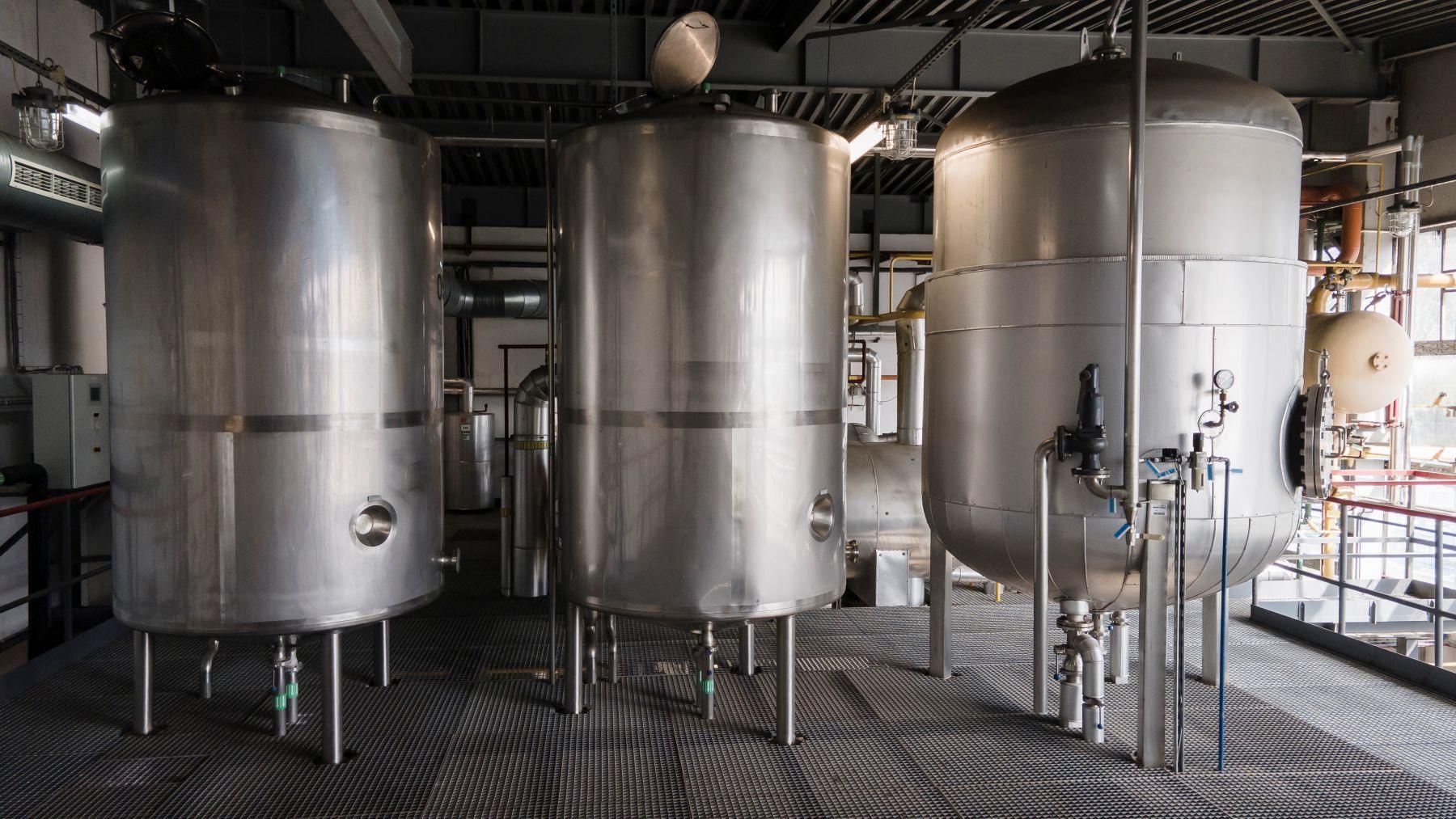 fermentory w browarze Leżajsk, dziś Mycofeast.