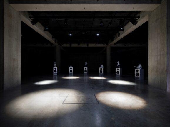 Clubbing w Zachęcie. Galeria sztuki zaprasza w wyjątkową podróż do świata muzyki tanecznej