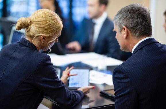 Short-sellerzy w opałach. Notowania europejskich spółek odbijają, a fundusze liczą straty