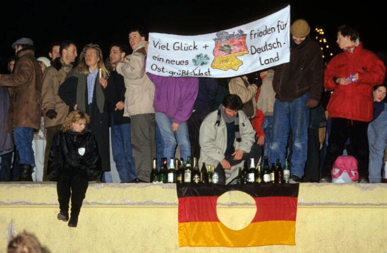 Obchody sylwestra 31 grudnia 1989 r. na murze berlińskim