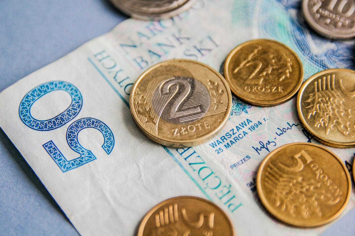 Na zdjęciu polski banknot i polskie monety