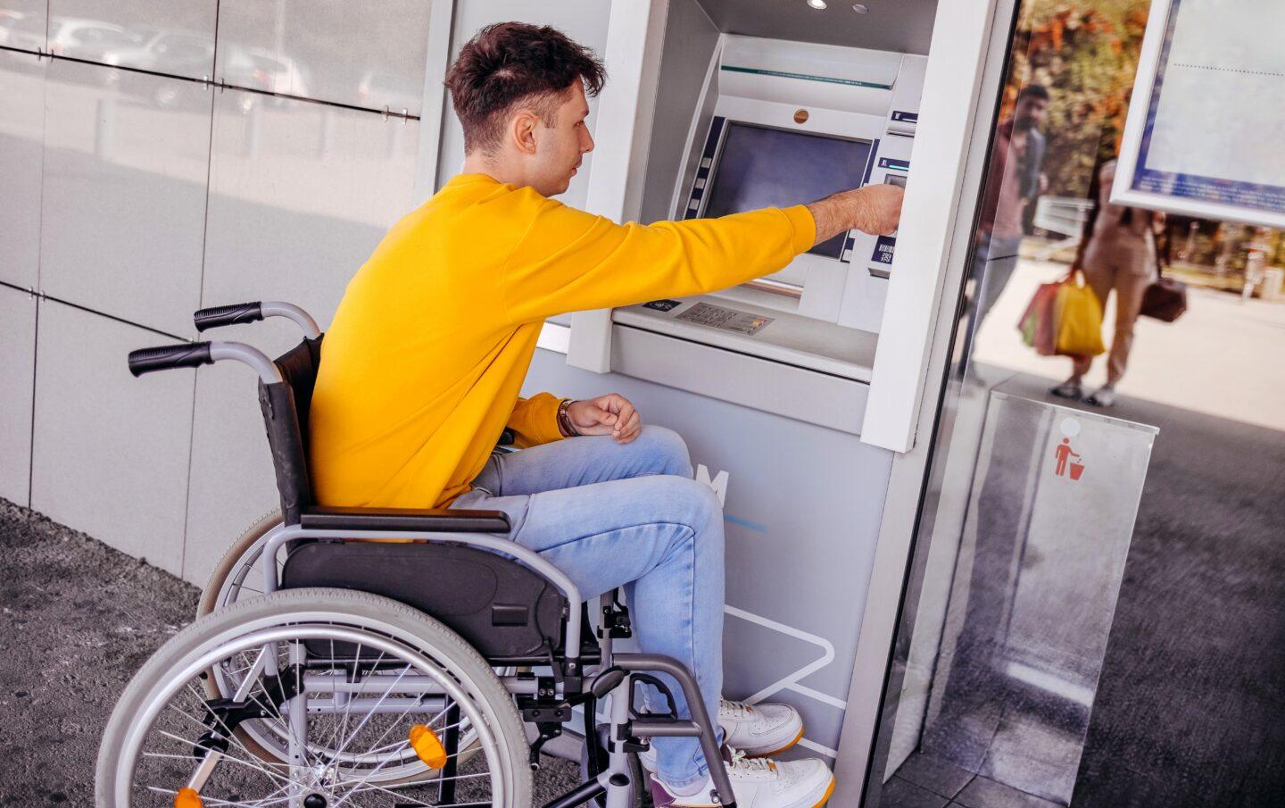 Polski Akt o Dostępności, który wszedł w życie w czerwcu 2025 nałożył na branżę finansową szereg obowiązków na rzecz inkluzywności. Fot. Getty Images