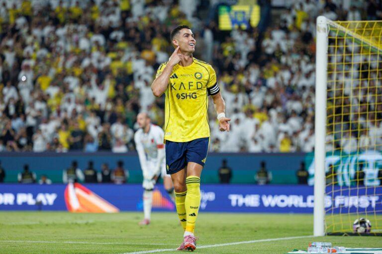 Cristiano Ronaldo celebruje strzelenie gola w meczu Al Nassr z Al Riyadh na Al Awwal Par. 
