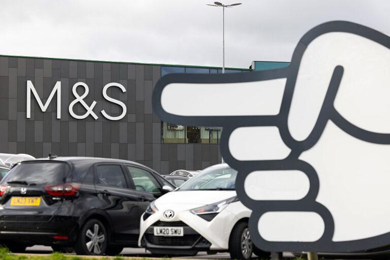 Sklep z logo Marks & Spencer