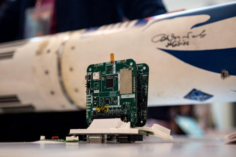 Procesor używany w rakiecie. Obok dronów czy systemów GPS procesory mogą być produktami podwójnego zastosowania.