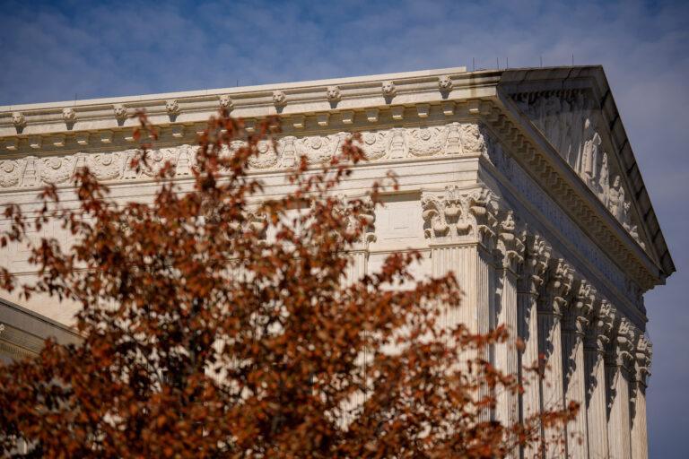 Sąd Najwyższy USA. Izba poparła politykę paszportową administracji Trumpa.