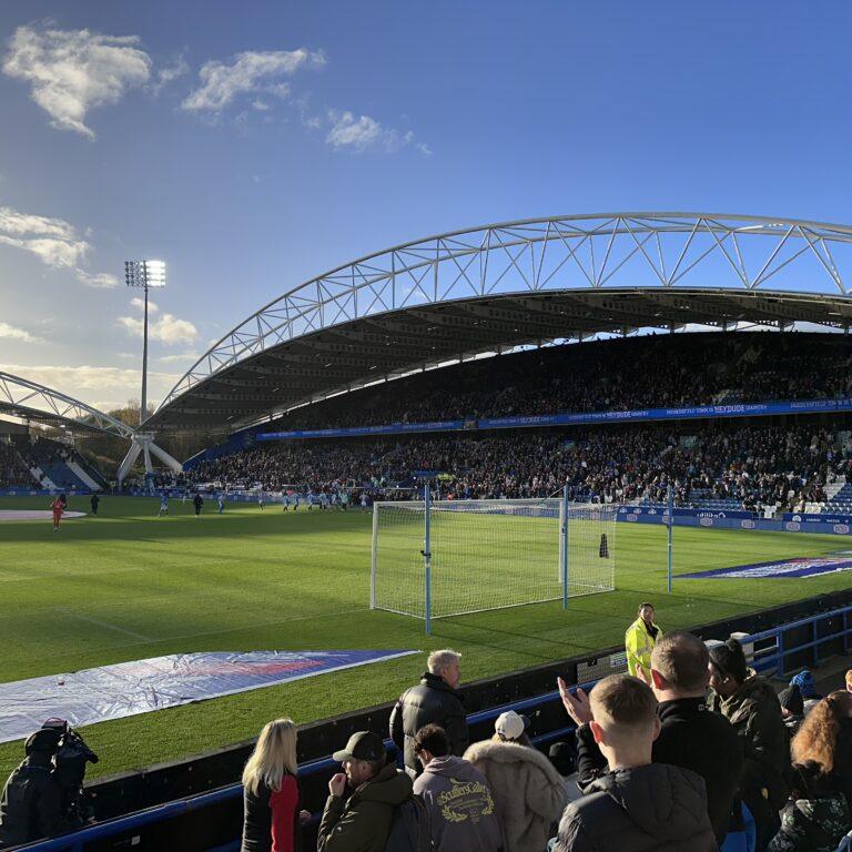 W Huddersfield znów wierzą w futbol. Amerykański biznesmen przywrócił nadzieję małemu miastu